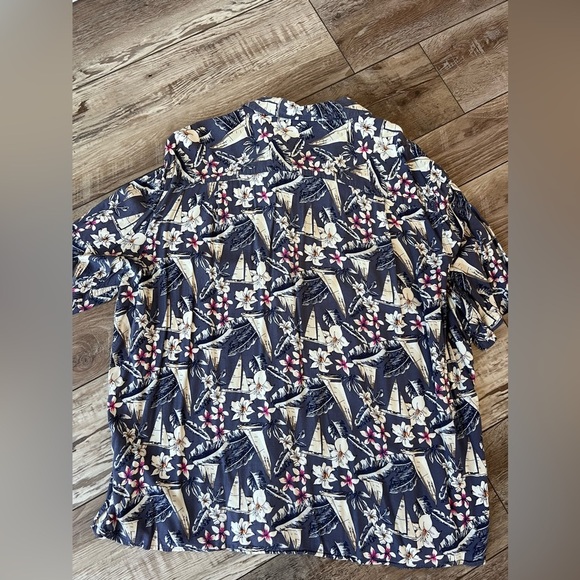 Island Passport Men’s Shirt
Size 2xl - Picture 3 of 3